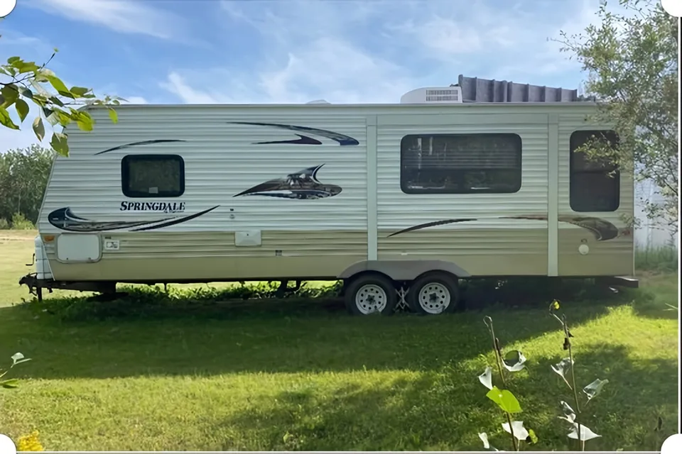 28’ Springdale Trailer Sleeps 5