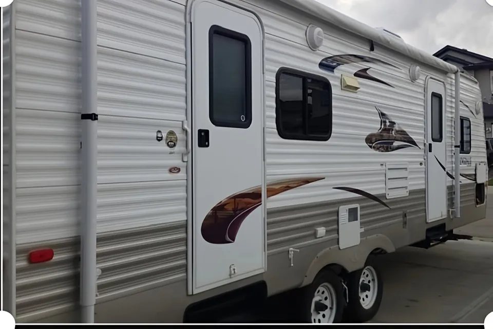 28’ Springdale Trailer Sleeps 5