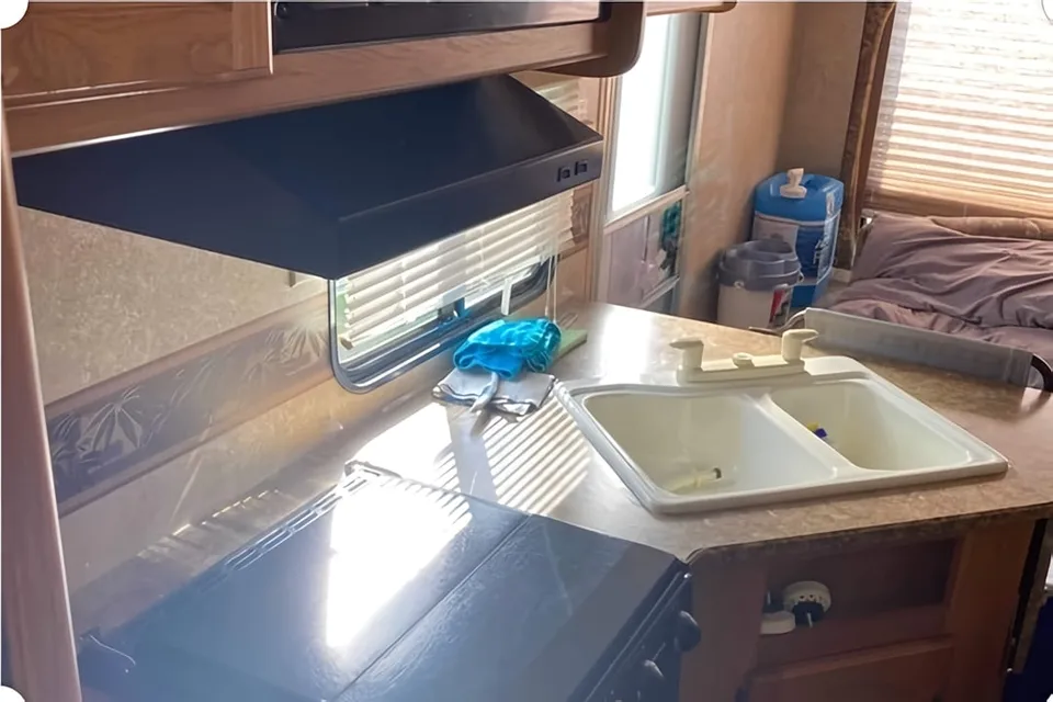 28’ Springdale Trailer Sleeps 5