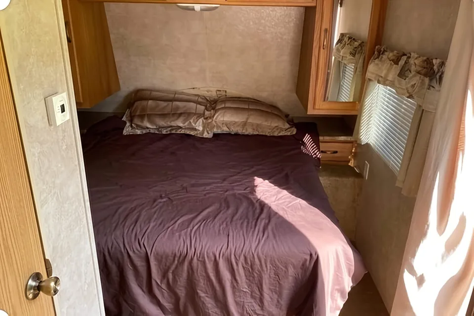 28’ Springdale Trailer Sleeps 5