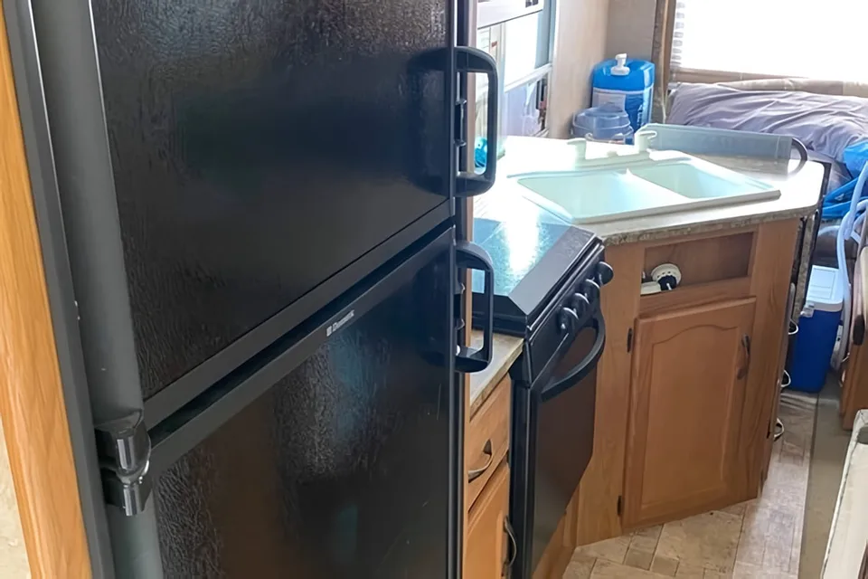 28’ Springdale Trailer Sleeps 5