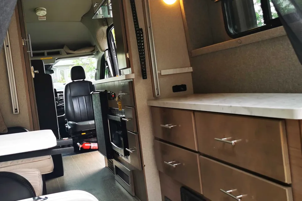 Emma 's 2021 Ford Transit 21ft  Campervan