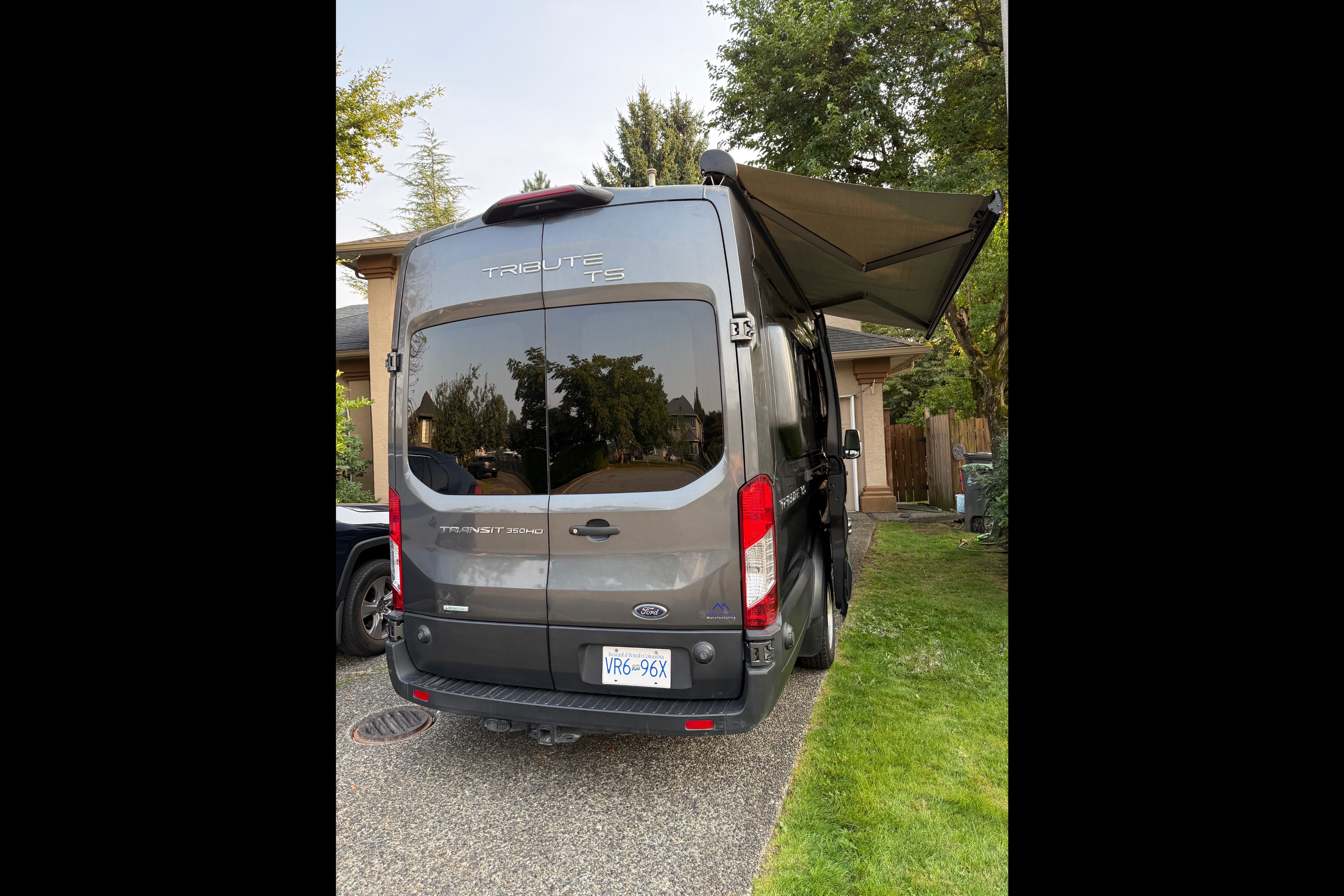 Emma 's 2021 Ford Transit 21ft  Campervan