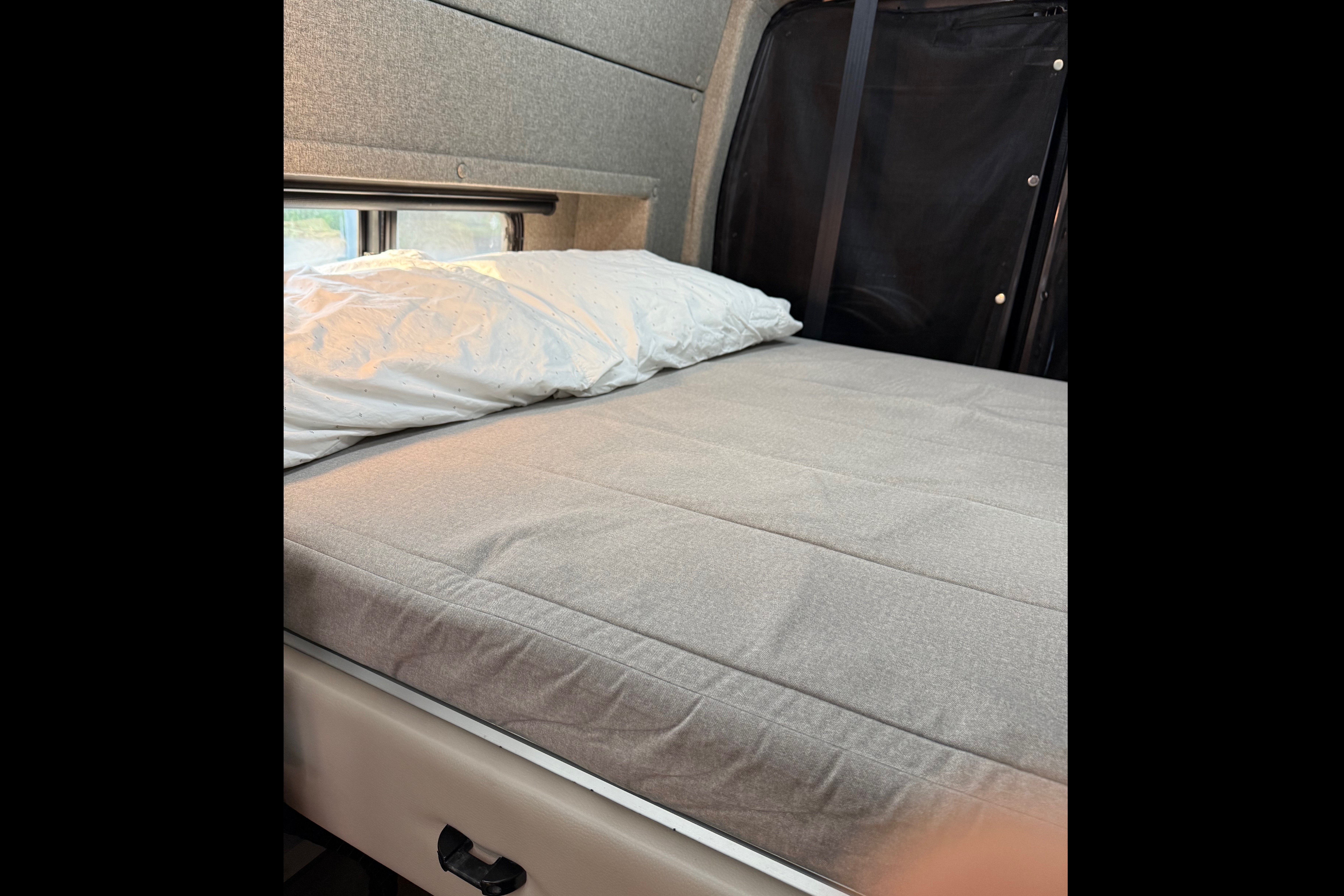 Emma 's 2021 Ford Transit 21ft  Campervan