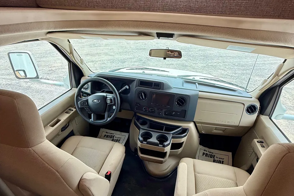 Convenience Rv's Chateau 31EV