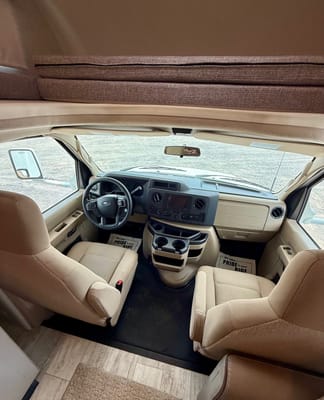 Convenience Rv's Chateau 31EV