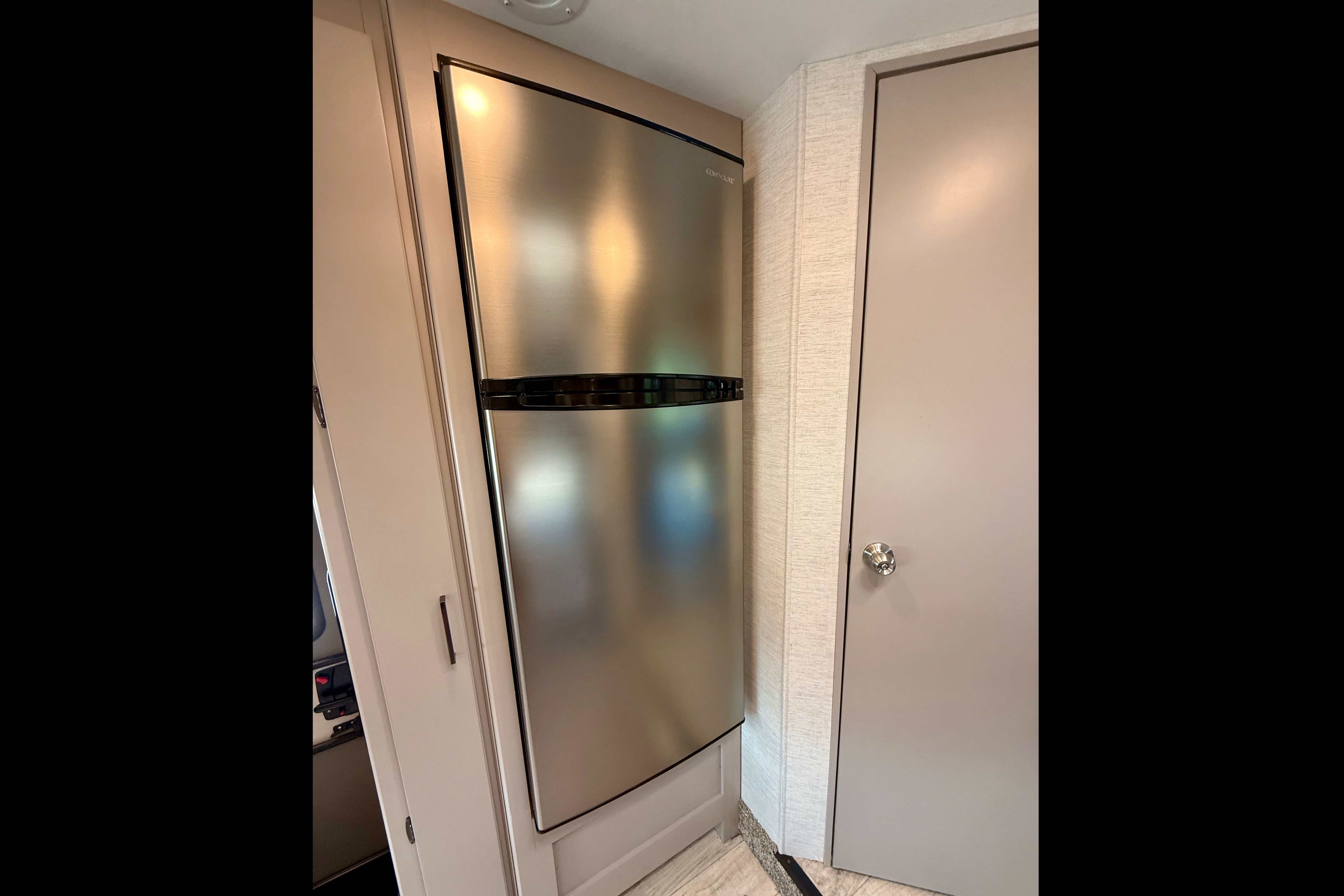 Convenience Rv's Chateau 31EV