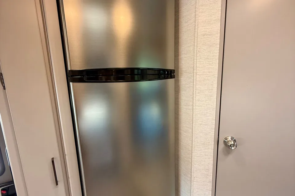 Convenience Rv's Chateau 31EV