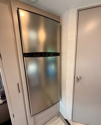 Convenience Rv's Chateau 31EV