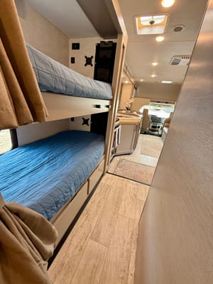 Convenience Rv's Chateau 31EV