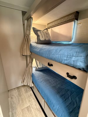 Convenience Rv's Chateau 31EV