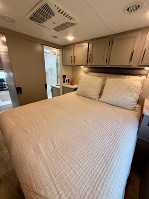 Convenience Rv's Chateau 31EV