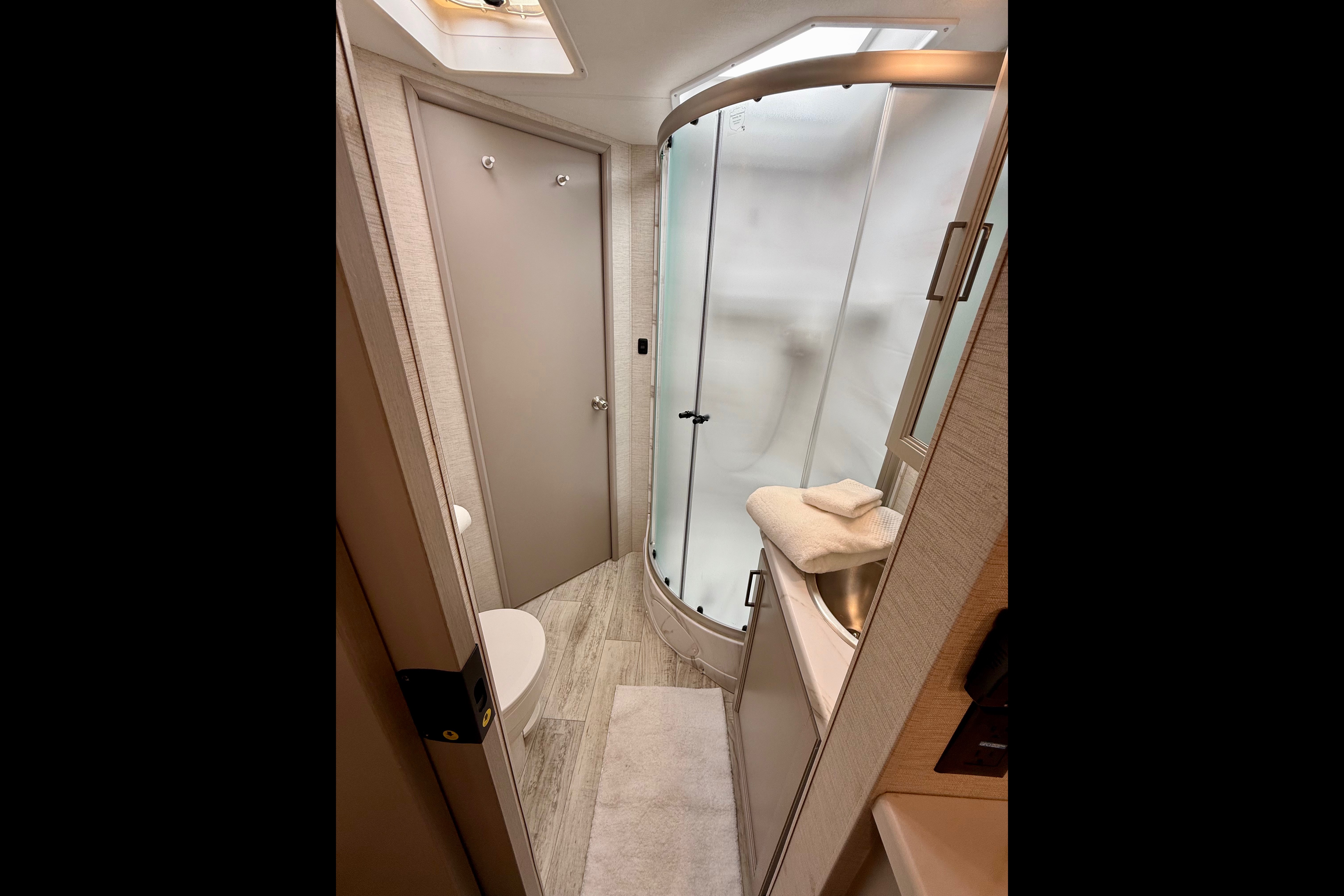 Convenience Rv's Chateau 31EV