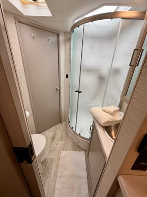 Convenience Rv's Chateau 31EV