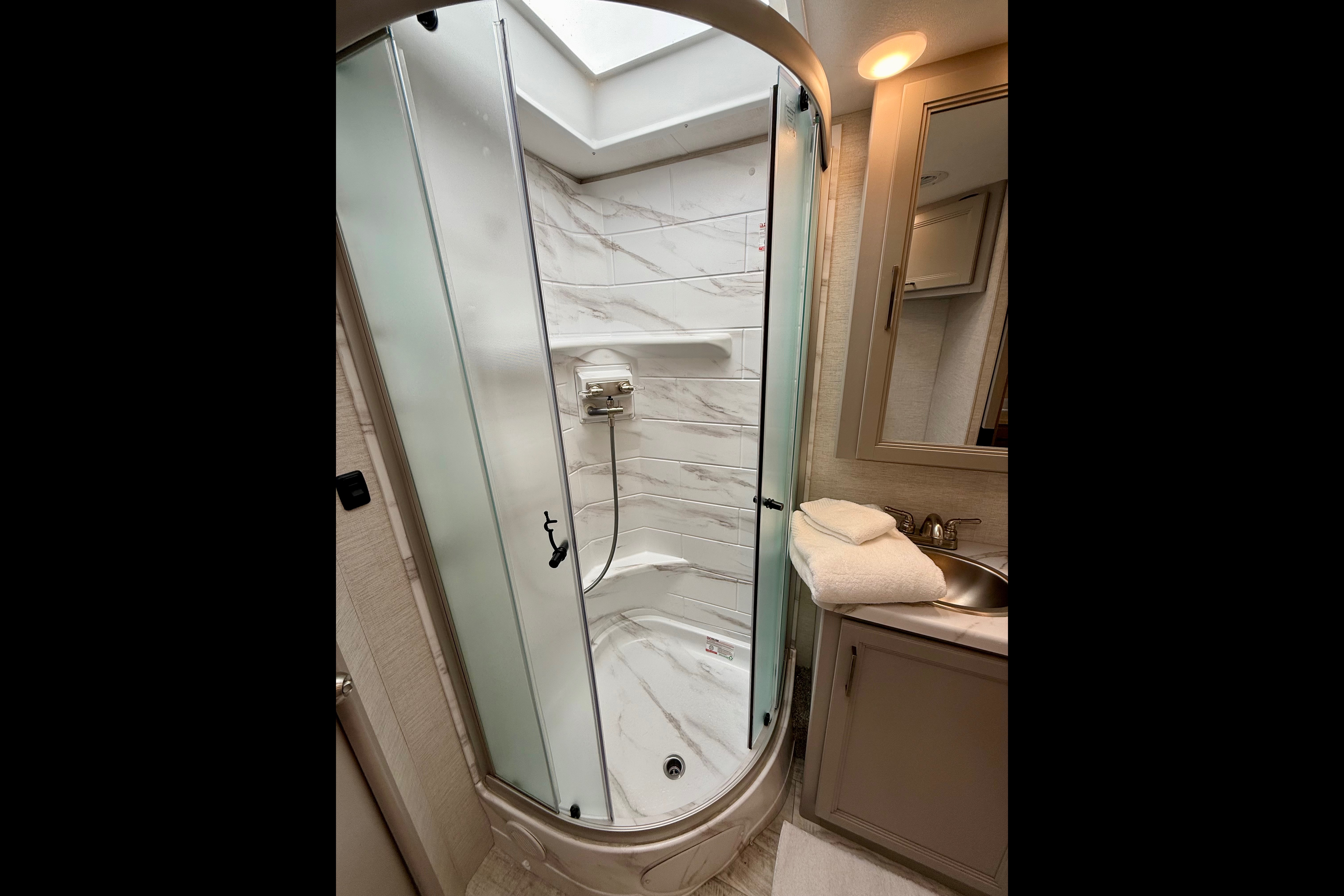 Convenience Rv's Chateau 31EV