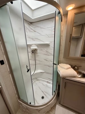 Convenience Rv's Chateau 31EV