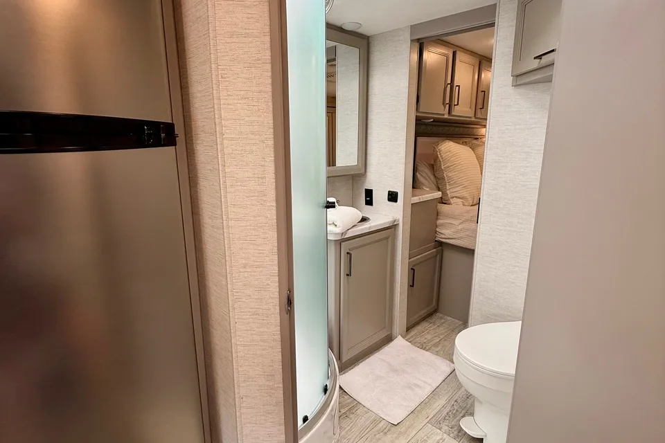 Convenience Rv's Chateau 31EV