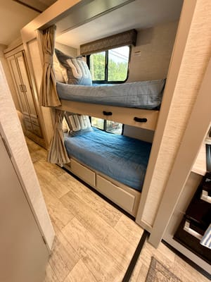 Convenience Rv's Chateau 31EV