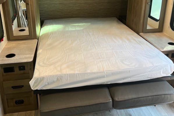 Forest River Surveyor Legend 246BHLE Travel Trailer