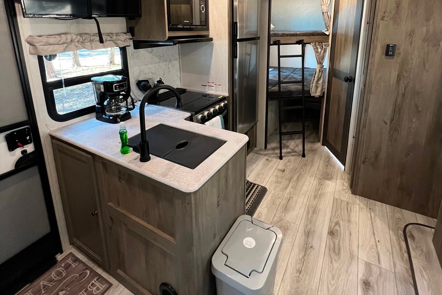 Forest River Surveyor Legend 246BHLE Travel Trailer