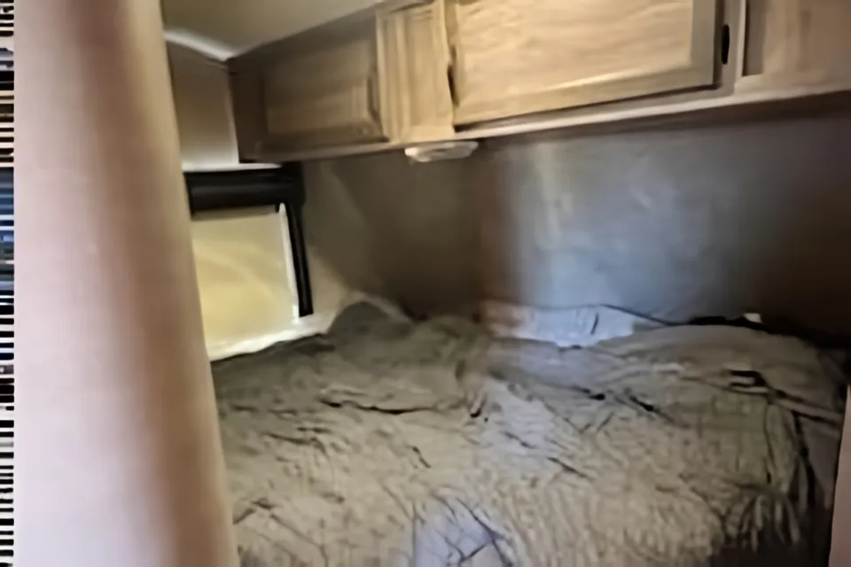 David's Pacific Coachworks Blaze'n Toy Hauler