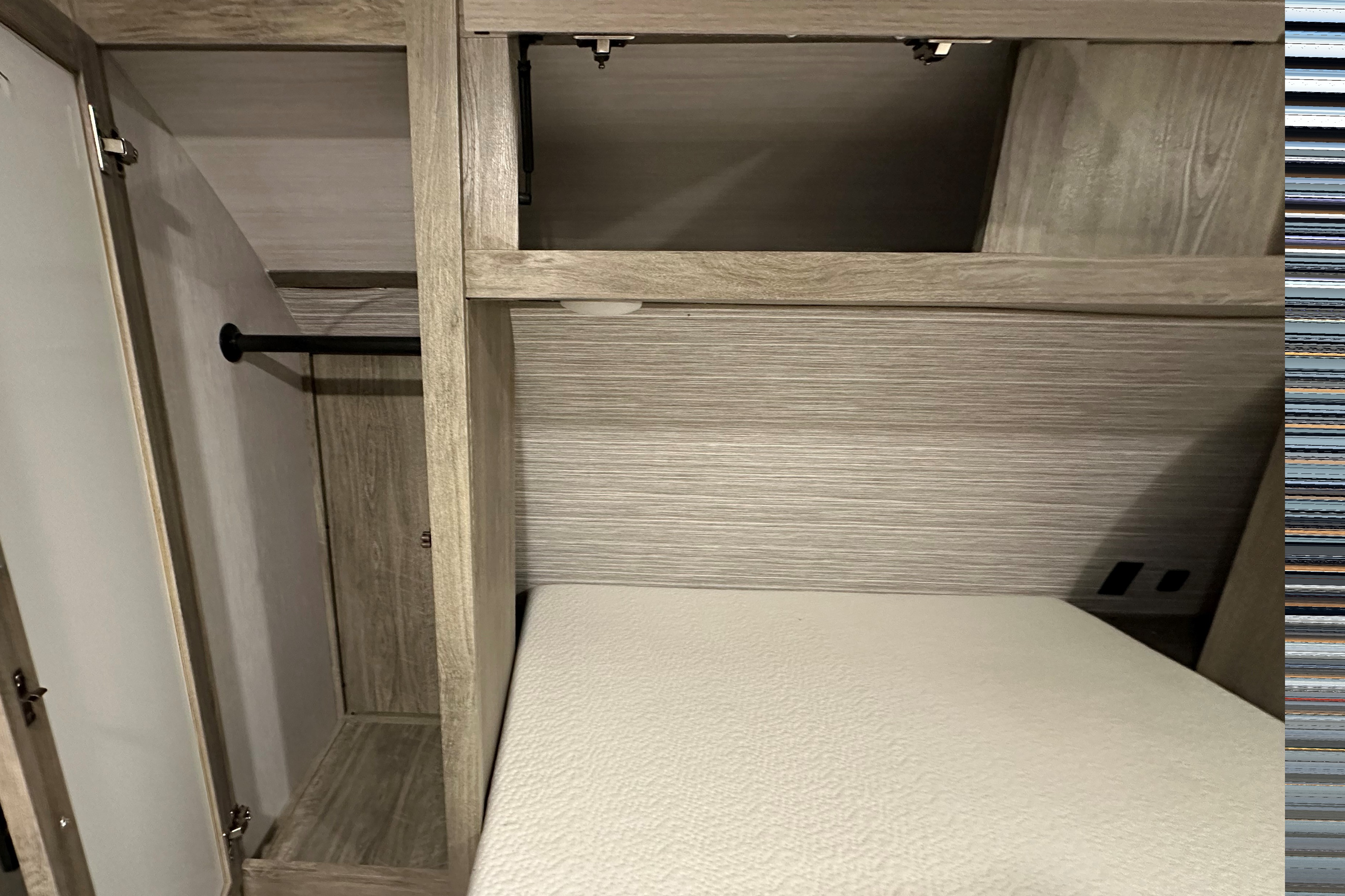 Full Turn Key trailer with bunks for the kids, dry camping package new and clean!