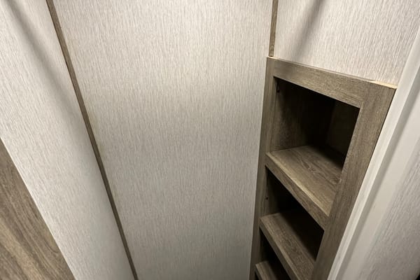 Full Turn Key trailer with bunks for the kids, dry camping package new and clean!