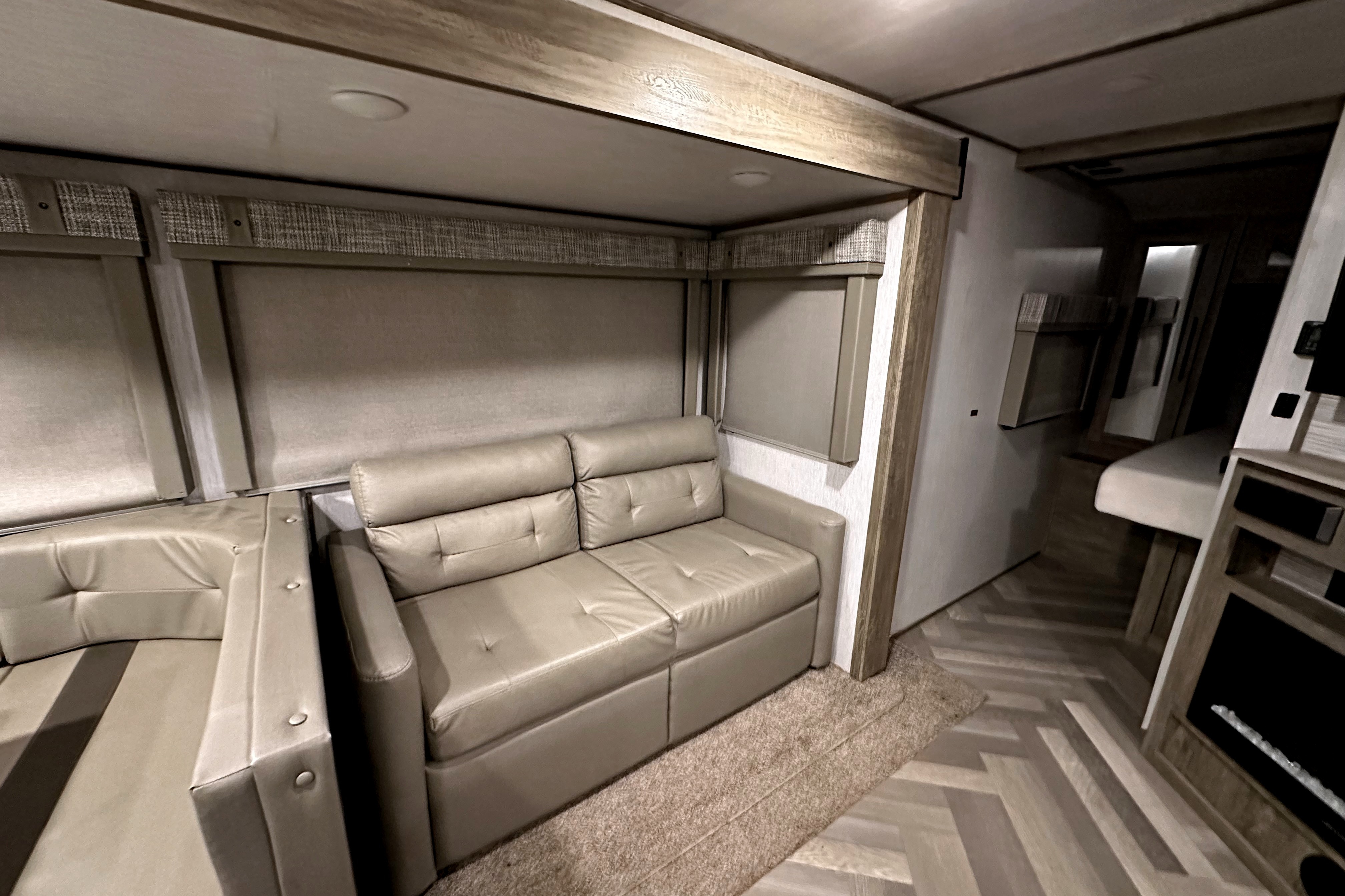 Full Turn Key trailer with bunks for the kids, dry camping package new and clean!