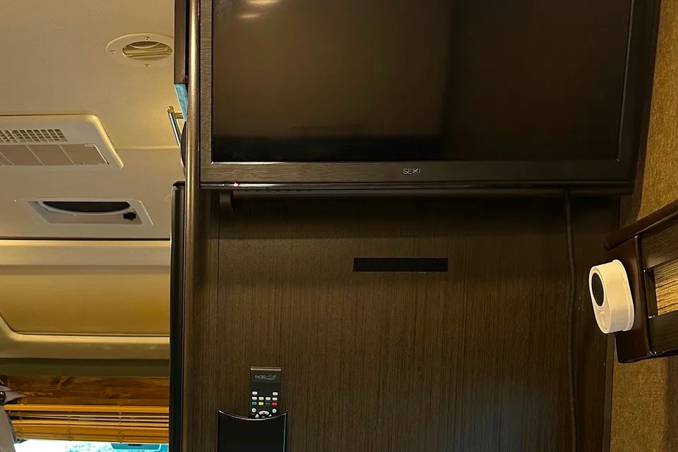Pet Friendly EASY TO DRIVE - Diesel Thor Motorhome