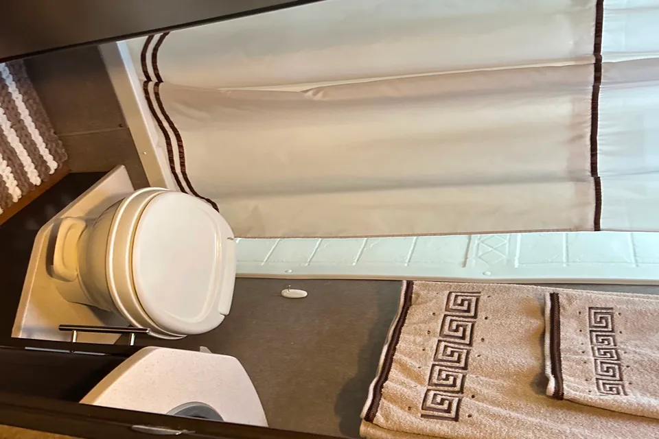 Pet Friendly EASY TO DRIVE - Diesel Thor Motorhome