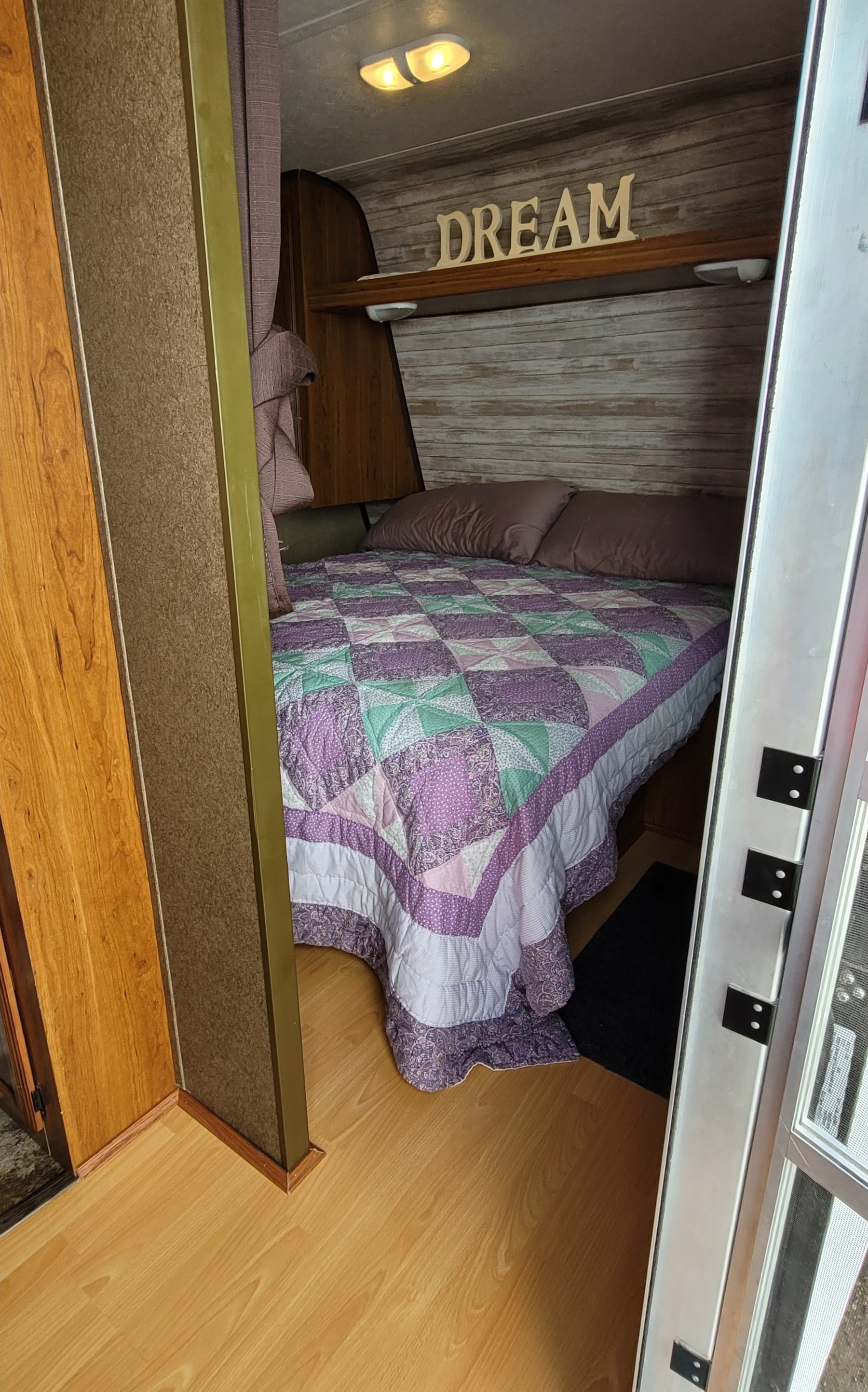 T&T's Starcraft Launch Ultralight Travel Trailer