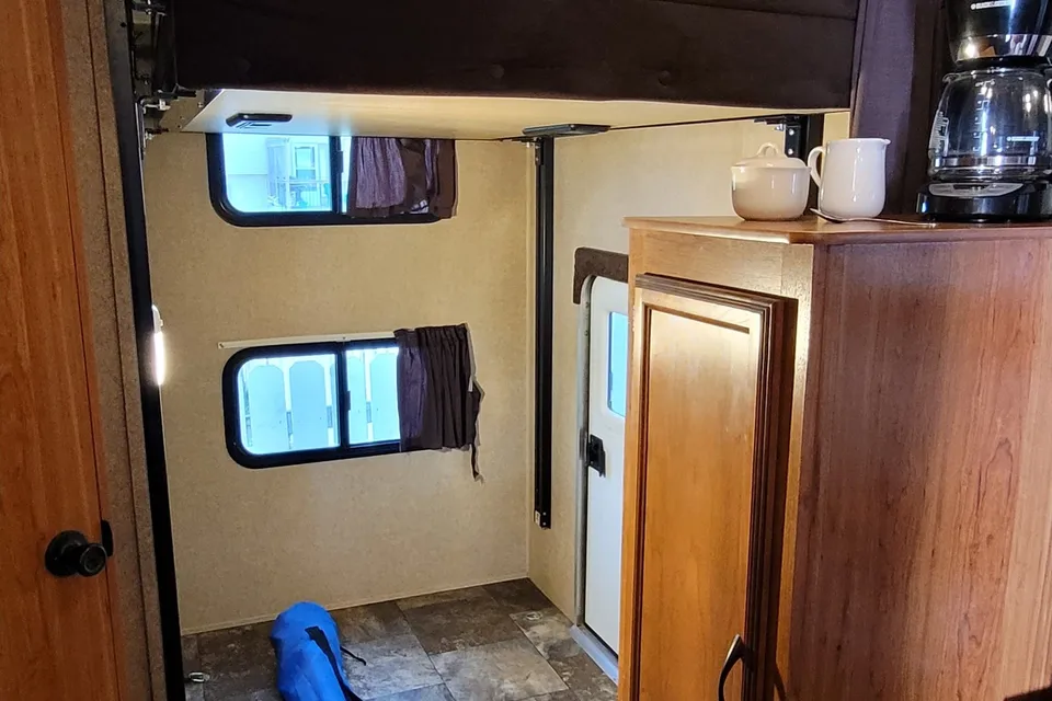 T&T's Starcraft Launch Ultralight Travel Trailer
