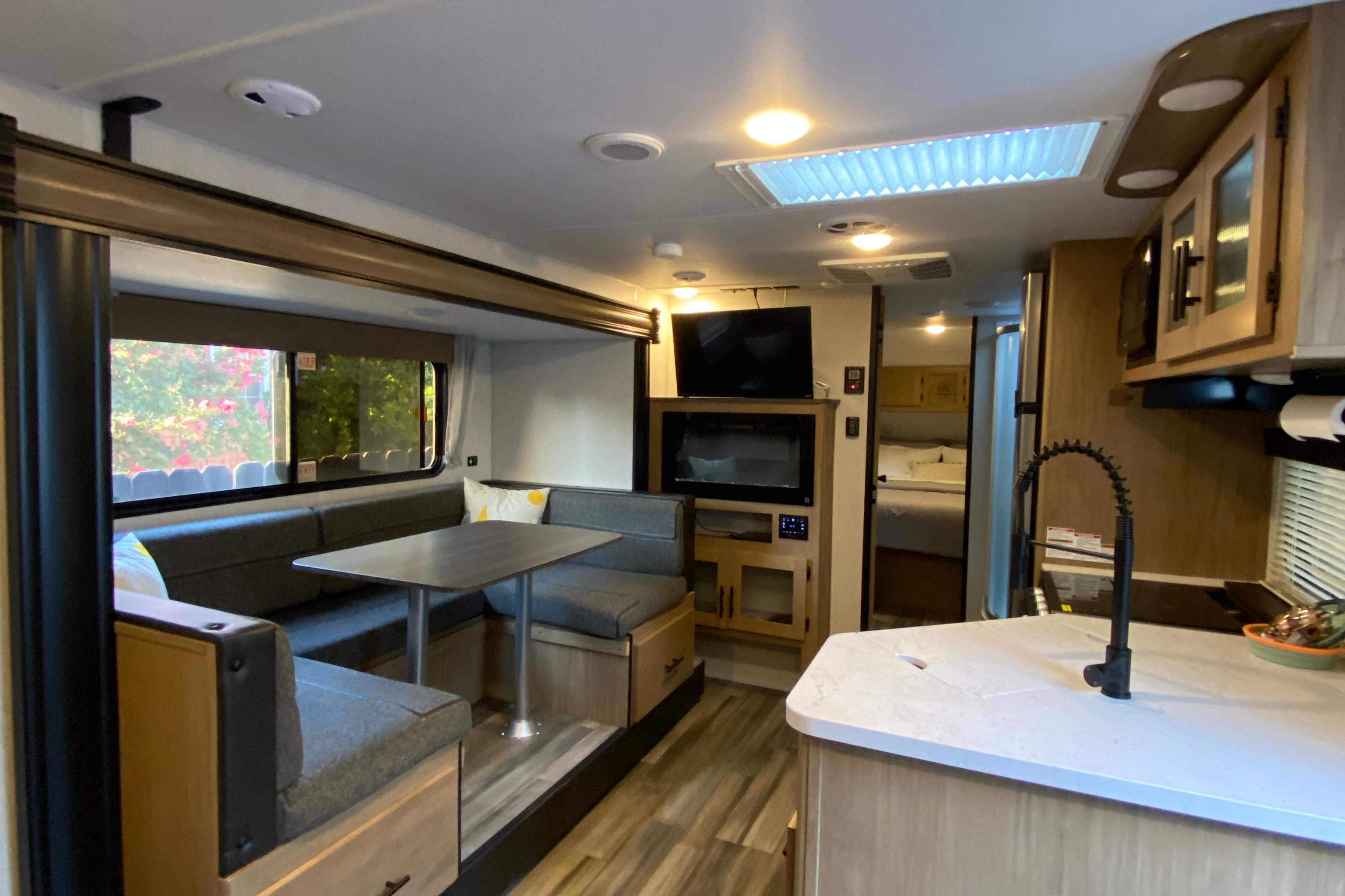 2023 Cherokee Grey Wolf 23MK