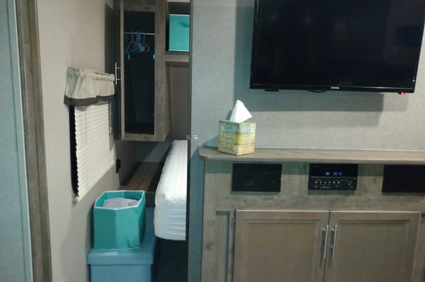Laura Leigh 2020 Forest River Aurora 26BHS Aurora Travel Trailer