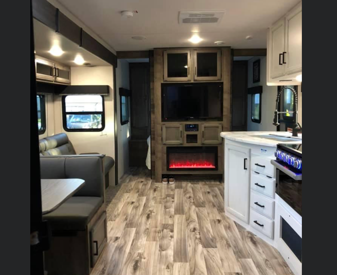 Jen's Sport Trek  270 VBH Travel Trailer