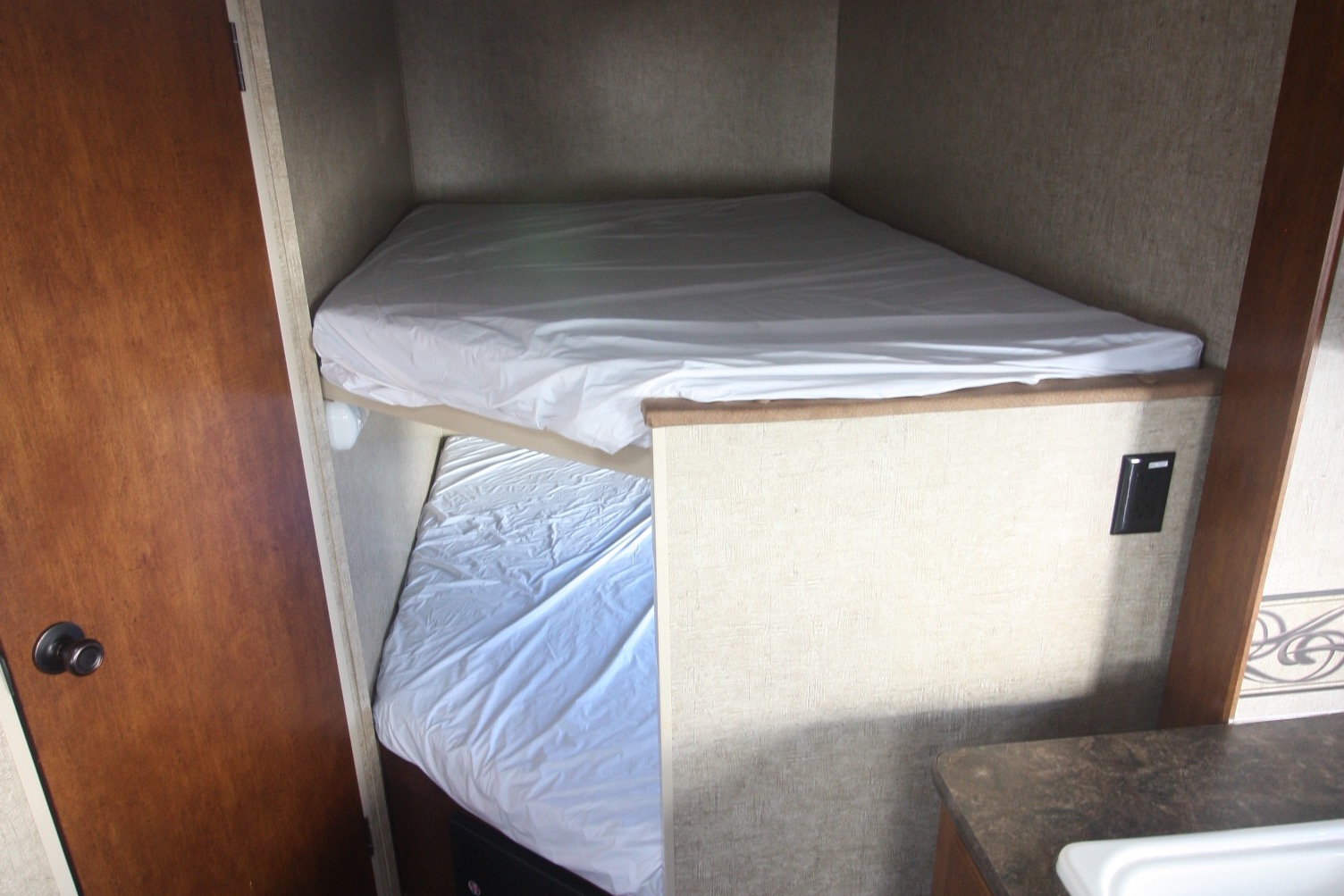 27’ VH Travel Trailer