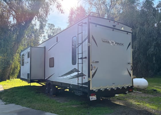 Johnny's Forest River Cherokee Wolfpack 36516 Toy Hauler