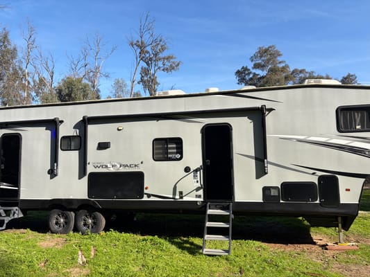 Johnny's Forest River Cherokee Wolfpack 36516 Toy Hauler