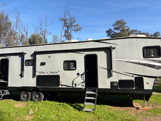 Johnny's Forest River Cherokee Wolfpack 36516 Toy Hauler