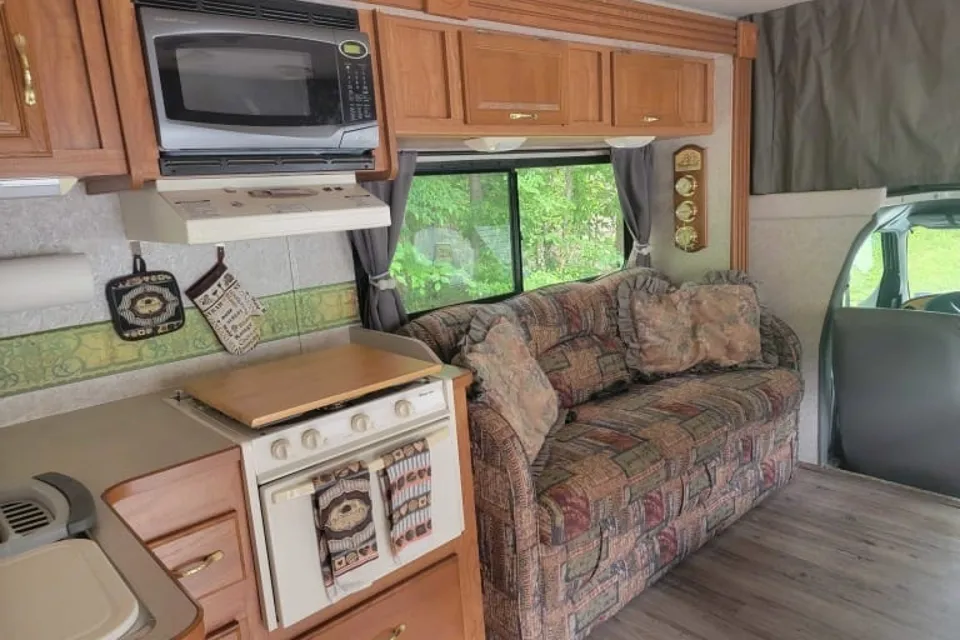 GBA Leisure Coachmen Santara 316KS Class C