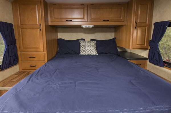 Lei's Ford Thor Majestic 28A Class C