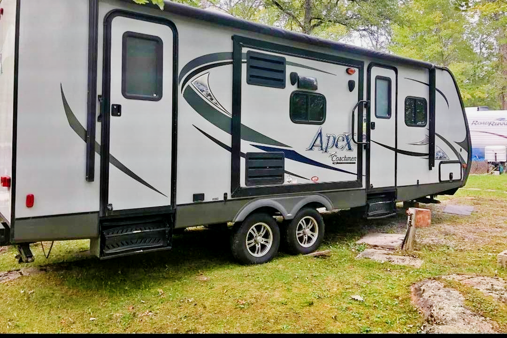 Kelly 's Apex coachman Apex ultralight travel trailer
