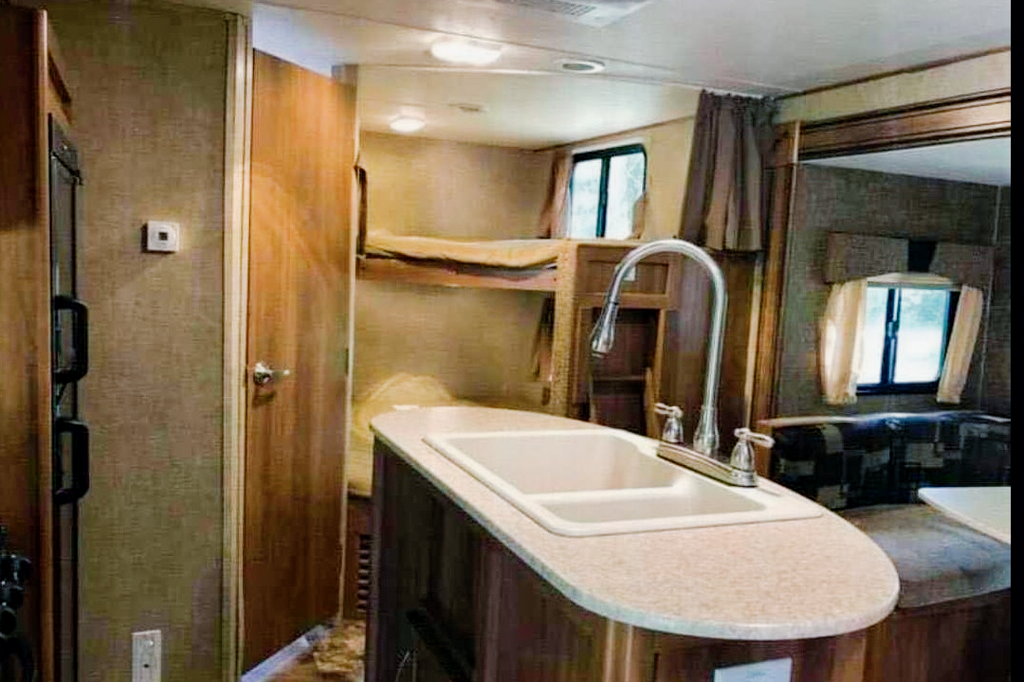 Kelly 's Apex coachman Apex ultralight travel trailer