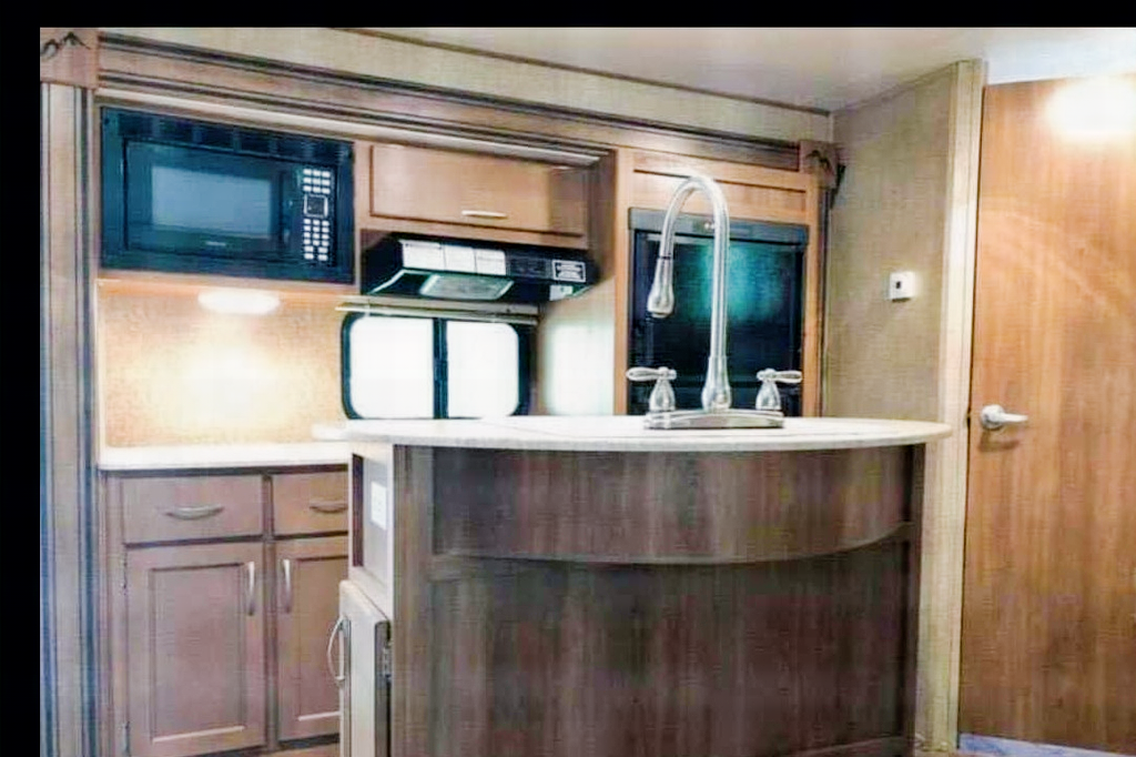 Kelly 's Apex coachman Apex ultralight travel trailer