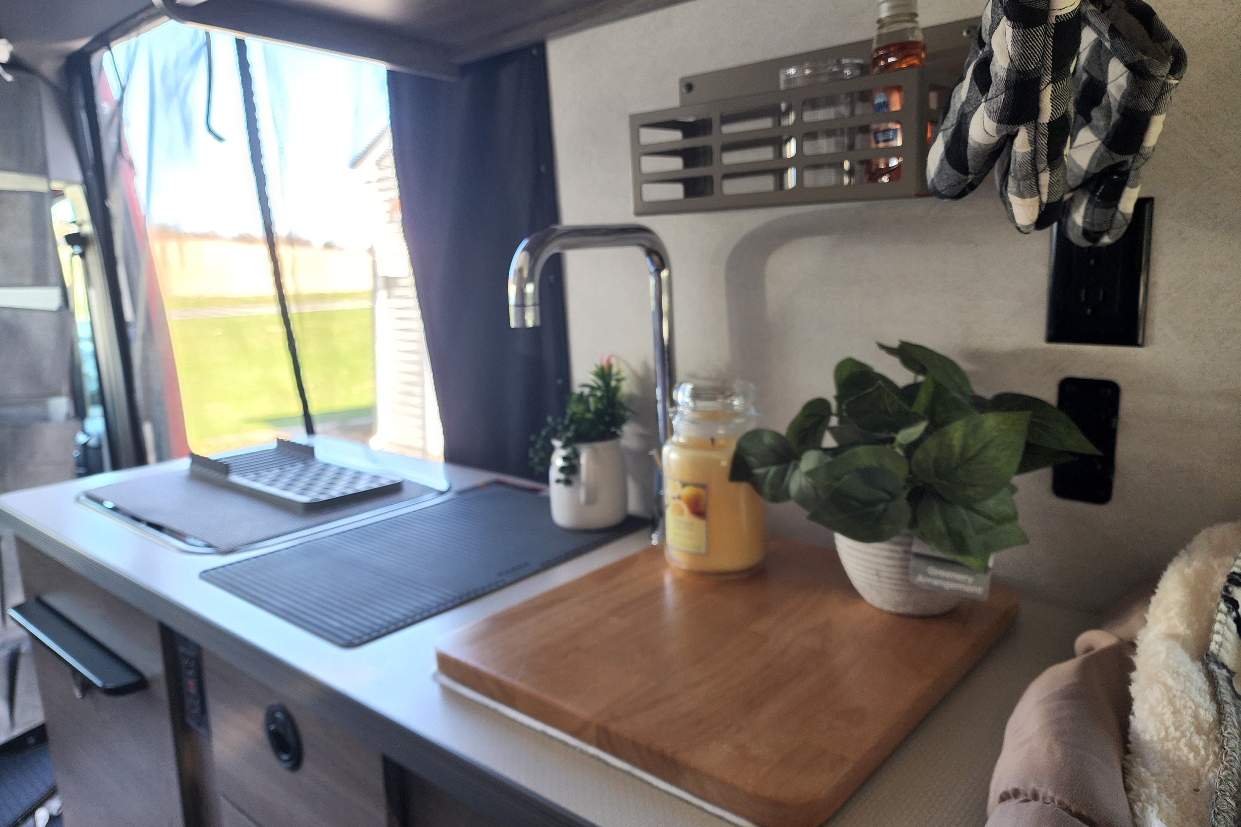 Vandalf the Red - Winnebago Solis 59P Class B