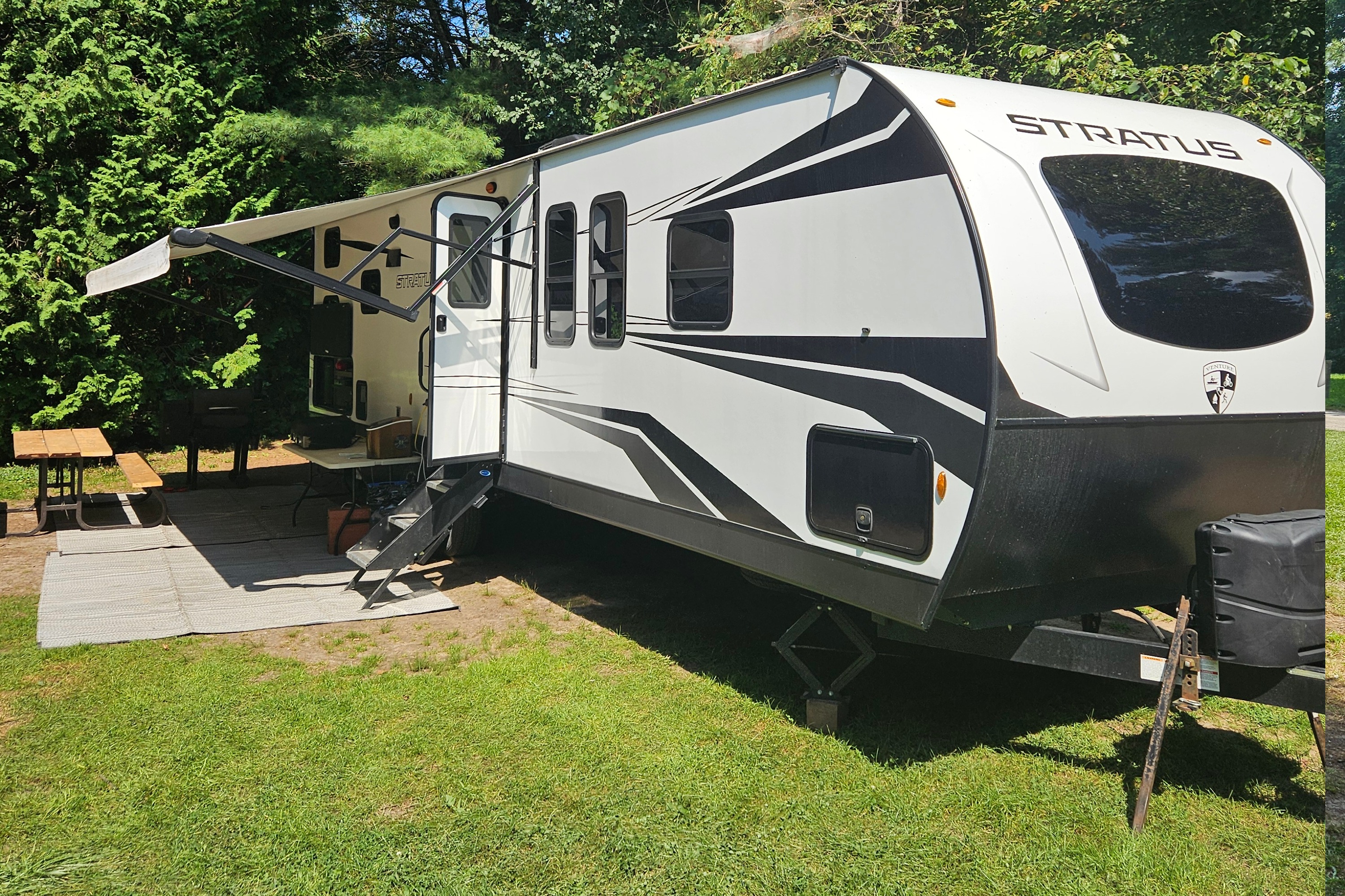Trish's Stratus Venture 321VQB Travel Trailer 32ft cabin, 8+