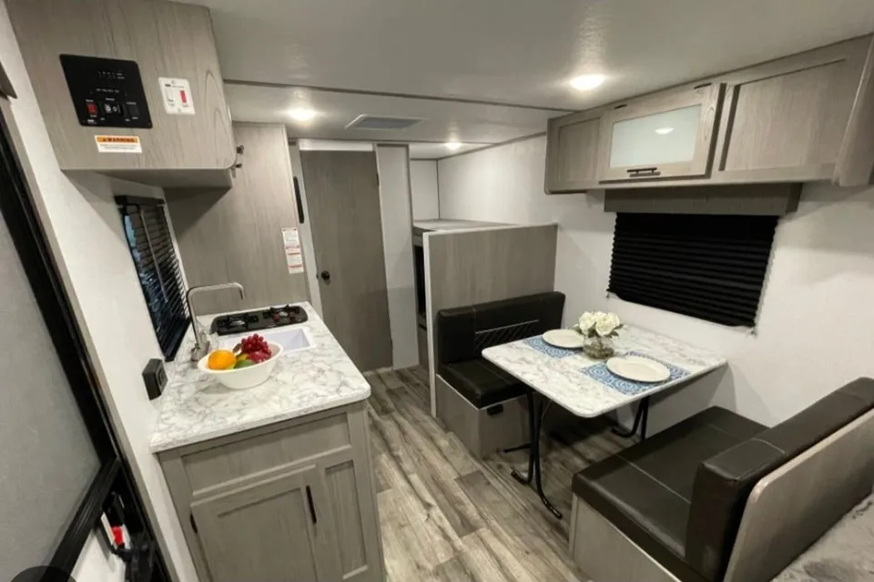 17' Coleman Lantern Travel Trailer