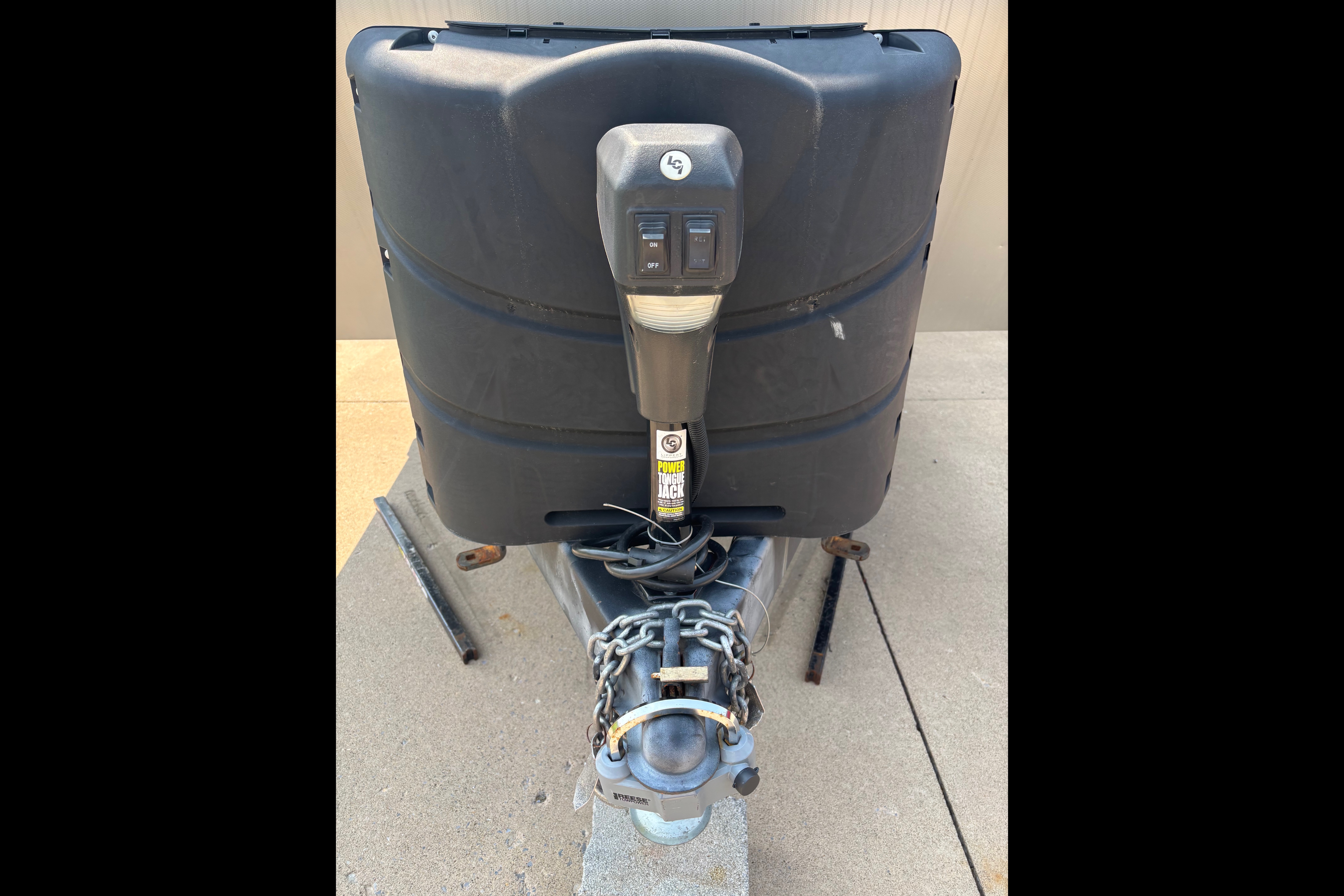 Joel's Keystone 34TSB Luxury Travel Trailer w/auto leveling!