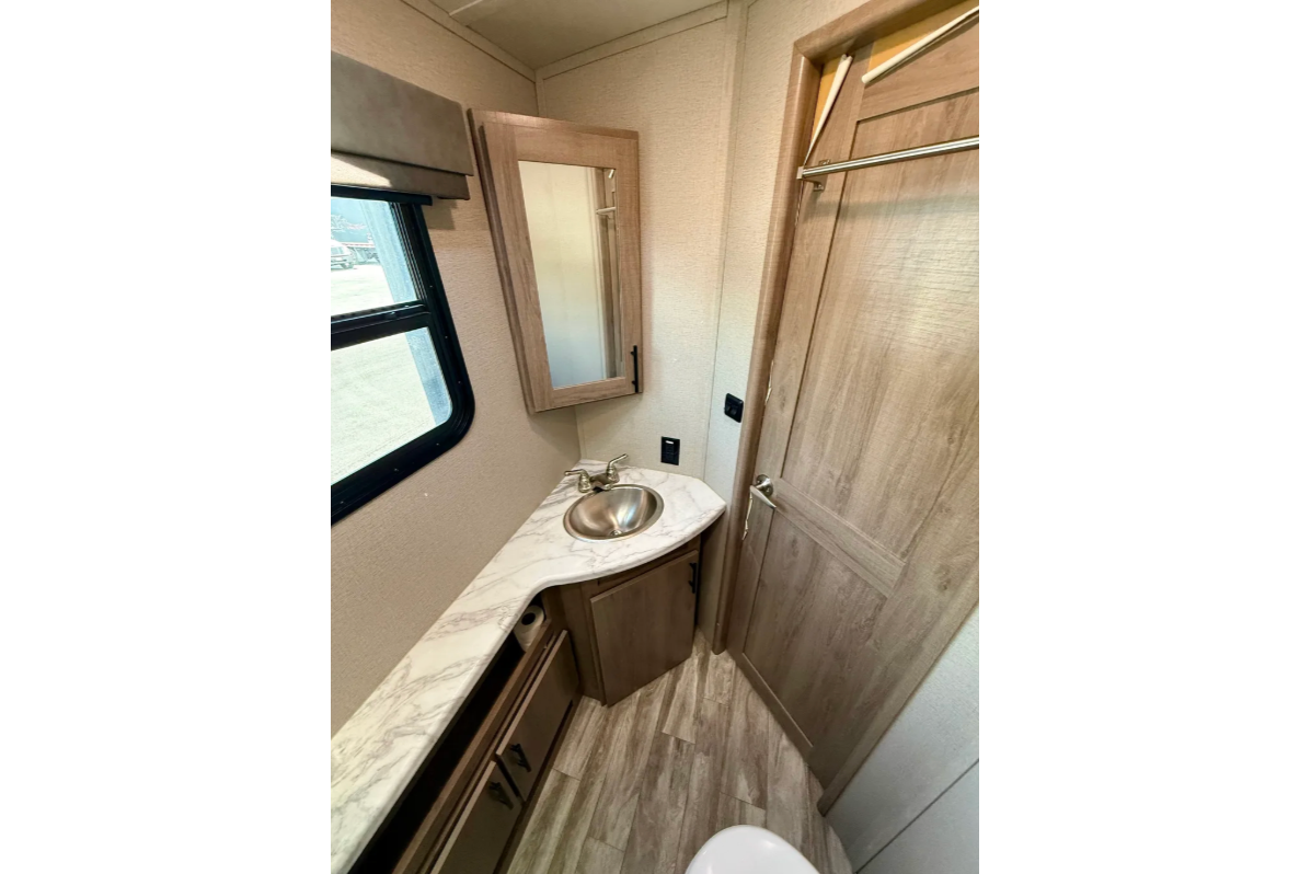 IMAGINE-2 with Sofa, Dinette, Private Queen Master & Bunks