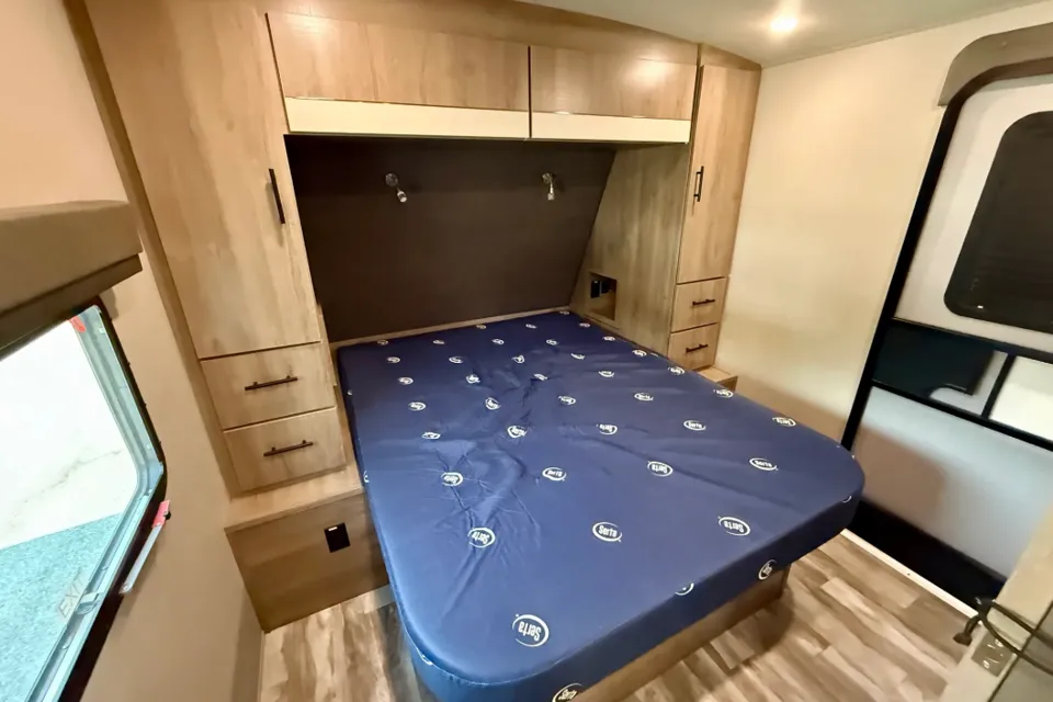 IMAGINE-2 with Sofa, Dinette, Private Queen Master & Bunks